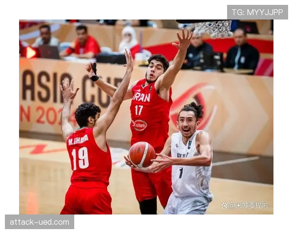 新西兰2-2伊朗后，马克斯·克罗科姆门前表现争议复盘